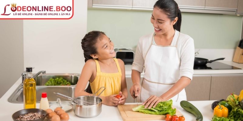 Luận giải mơ thấy nấu ăn đánh con gì chú trọng yếu tố tâm lý