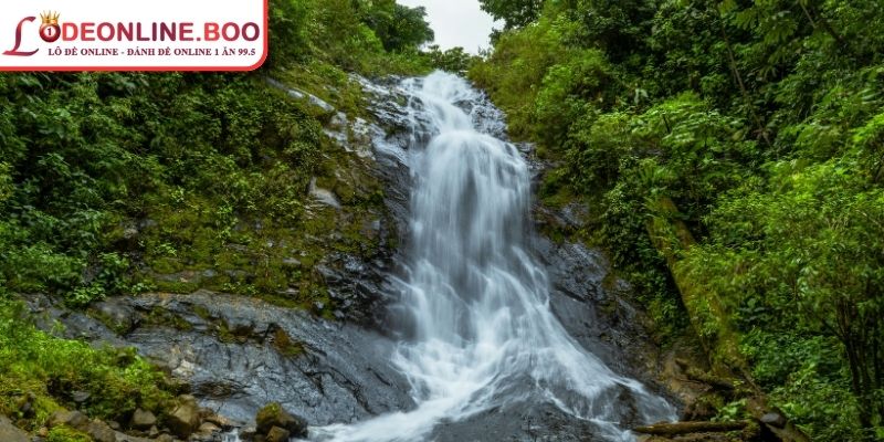 Giải thích mơ thấy thác nước đánh con gì